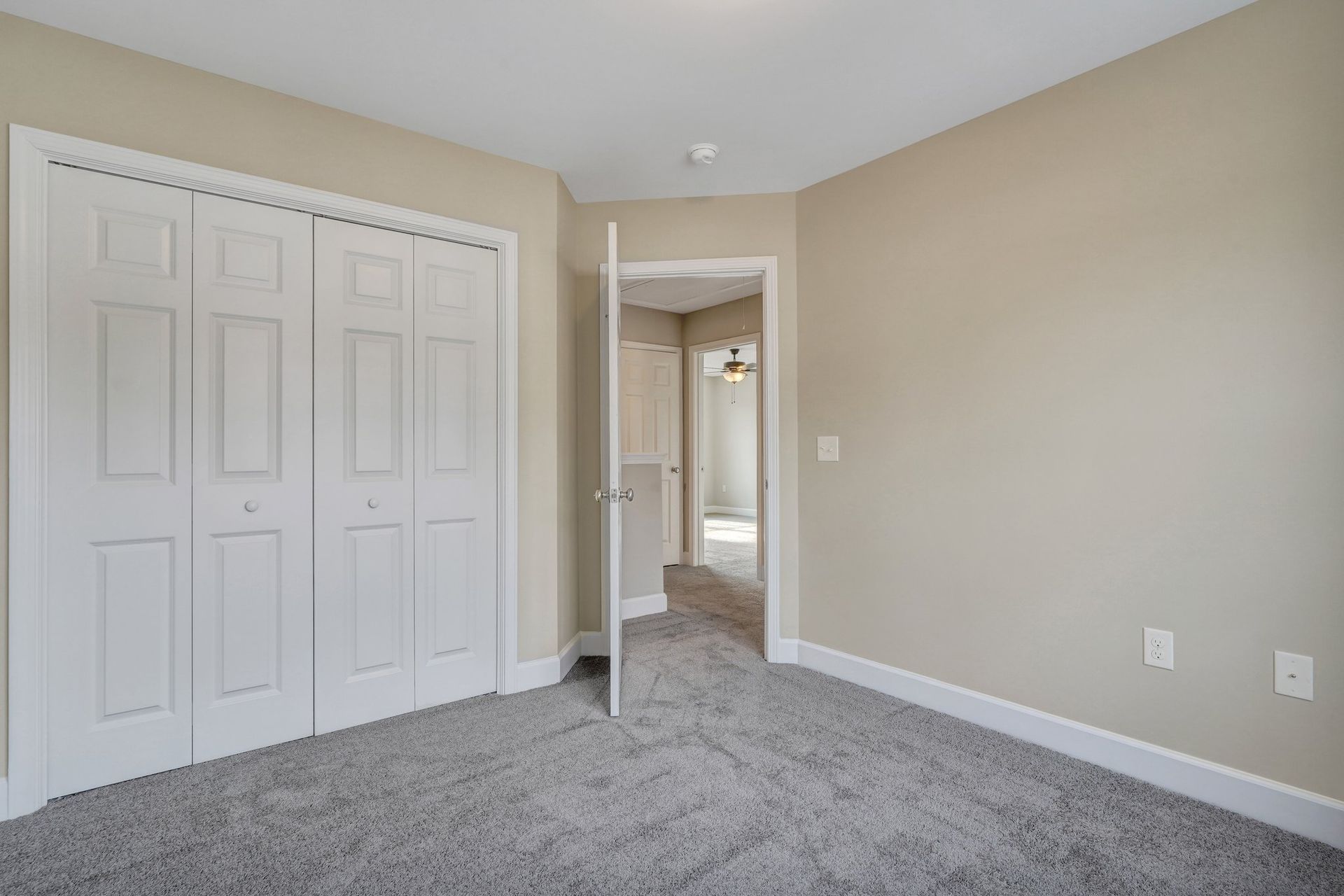 New Haven Townhome B - Bedroom 2