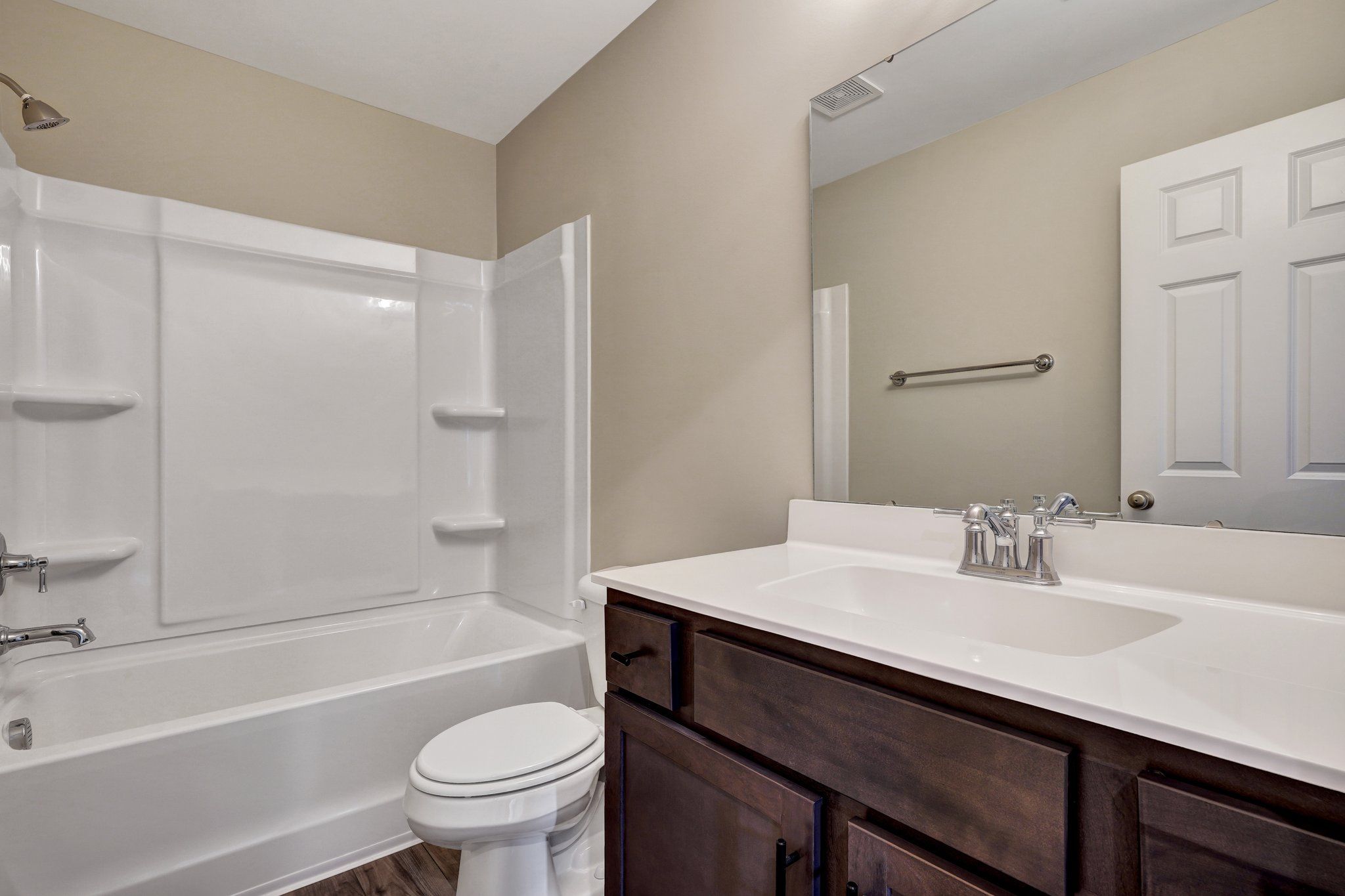 New Haven Townhomes B Upstairs Secondary Bath | Ernest Homes