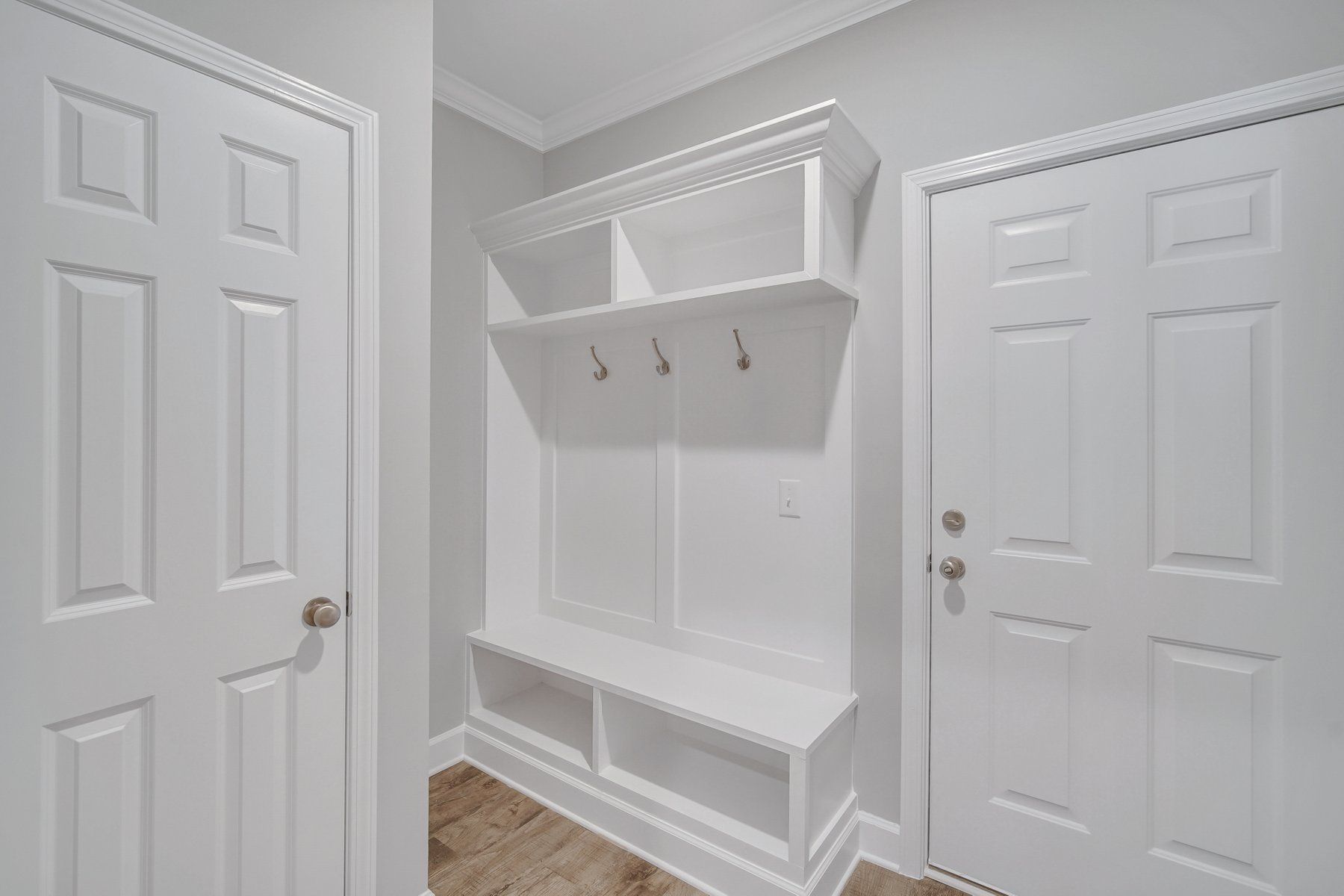 Nantucket Signature - Mudroom with bench  | Ernest Homes