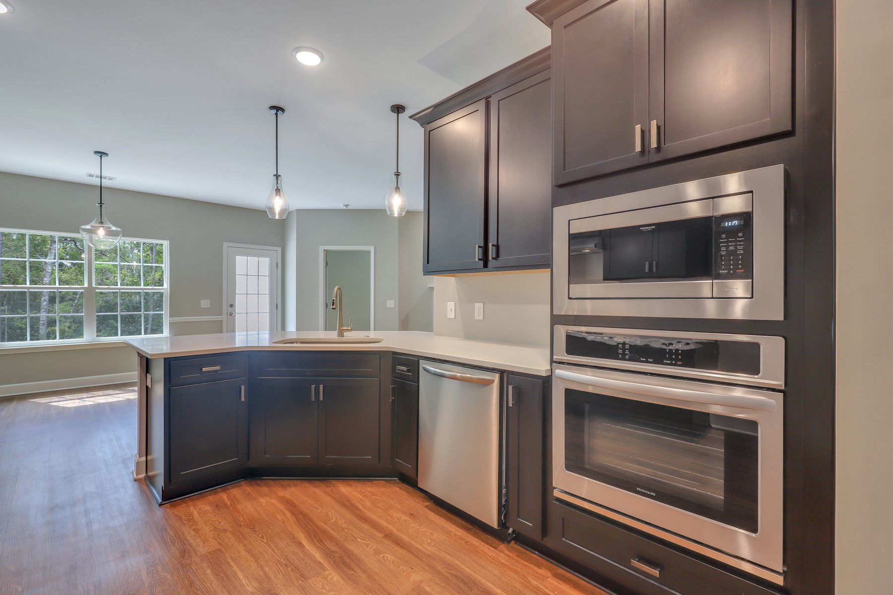 Wassaw – Kitchen with Built-In Appliances