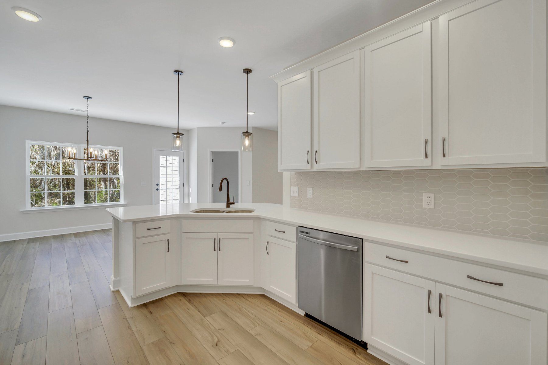 Wassaw – Kitchen with Quartz Countertops
