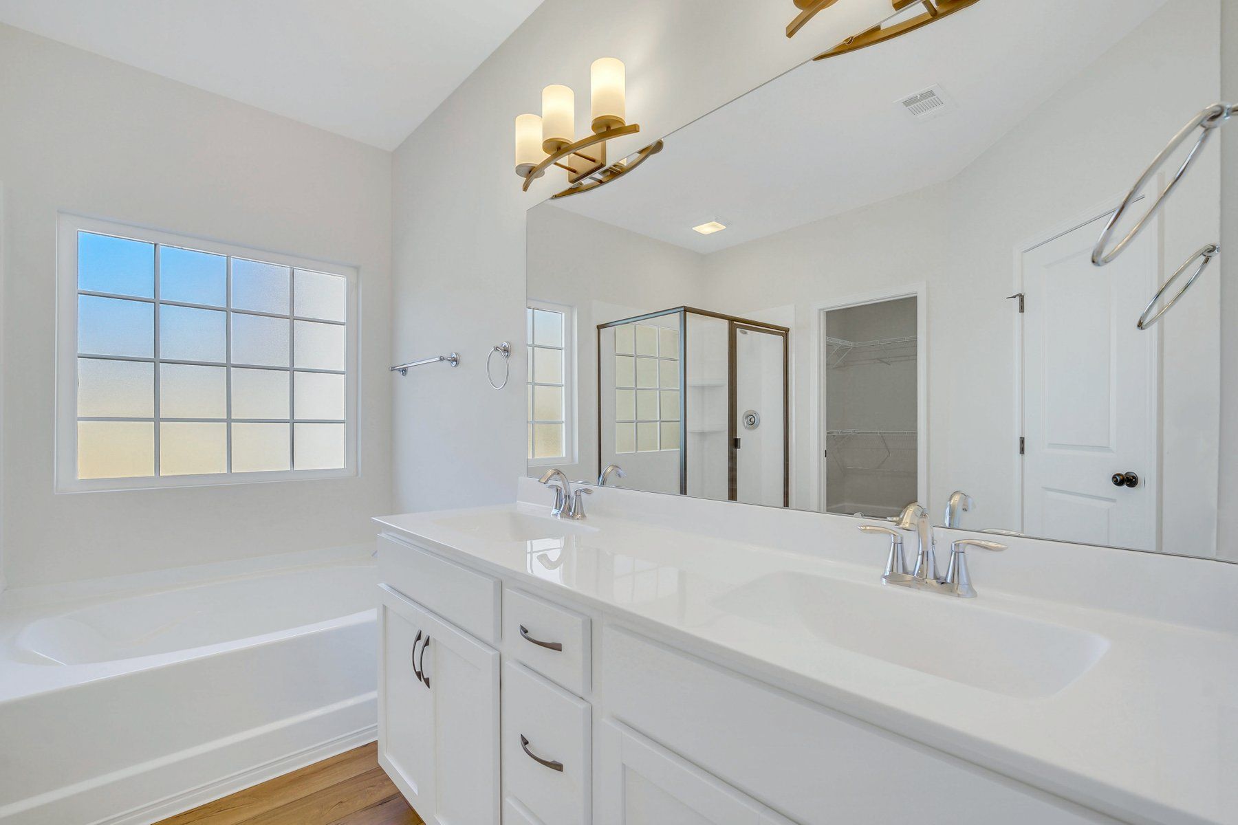 Wassaw – Owner’s Bathroom | Ernest Homes