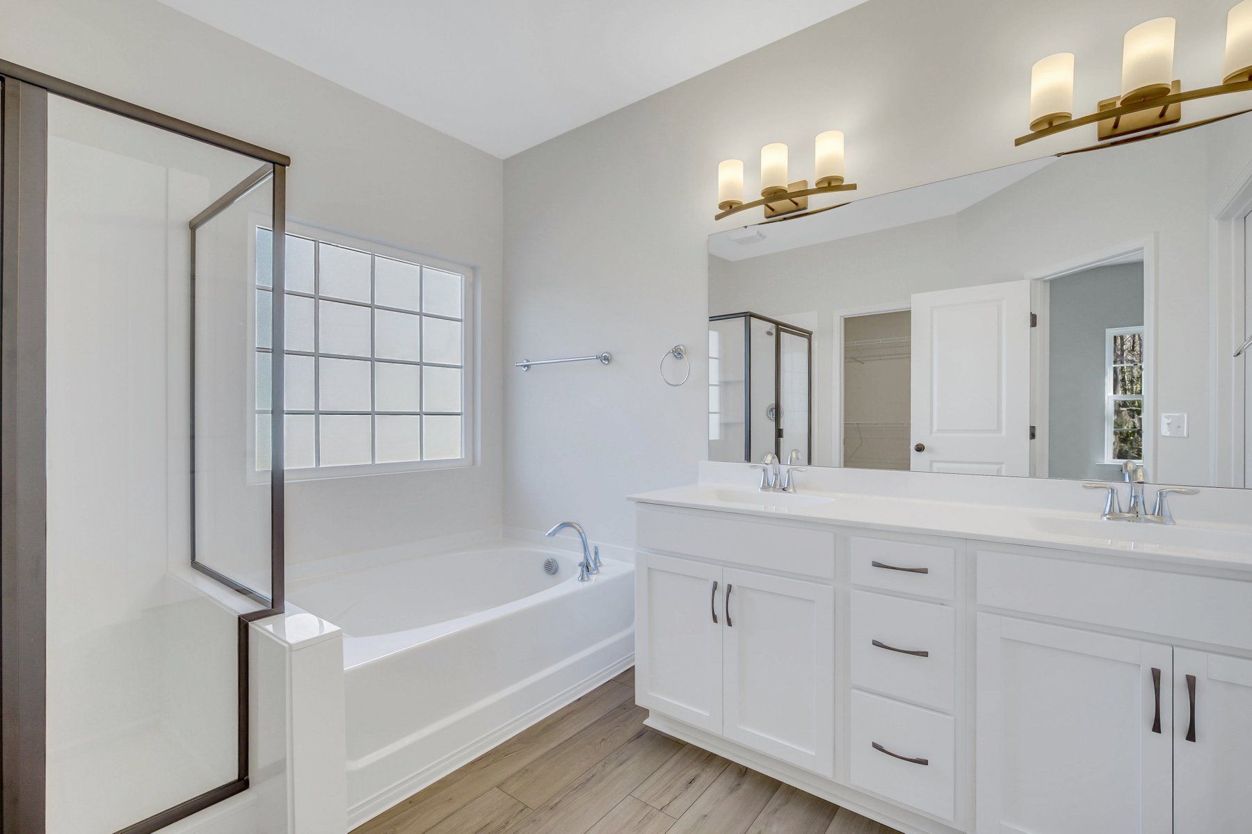 Wassaw – Owner’s Bathroom | Ernest Homes