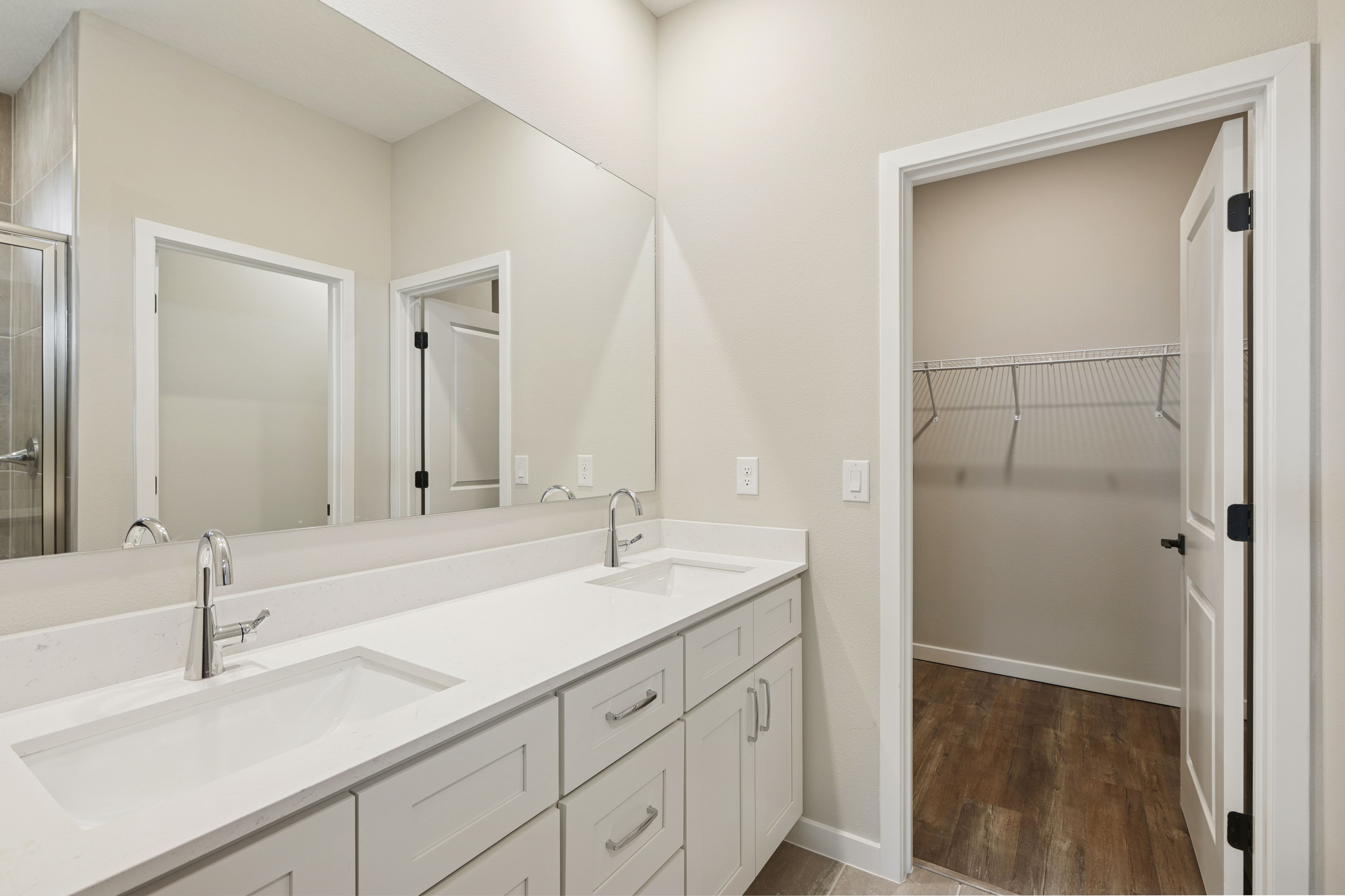 Dual vanities