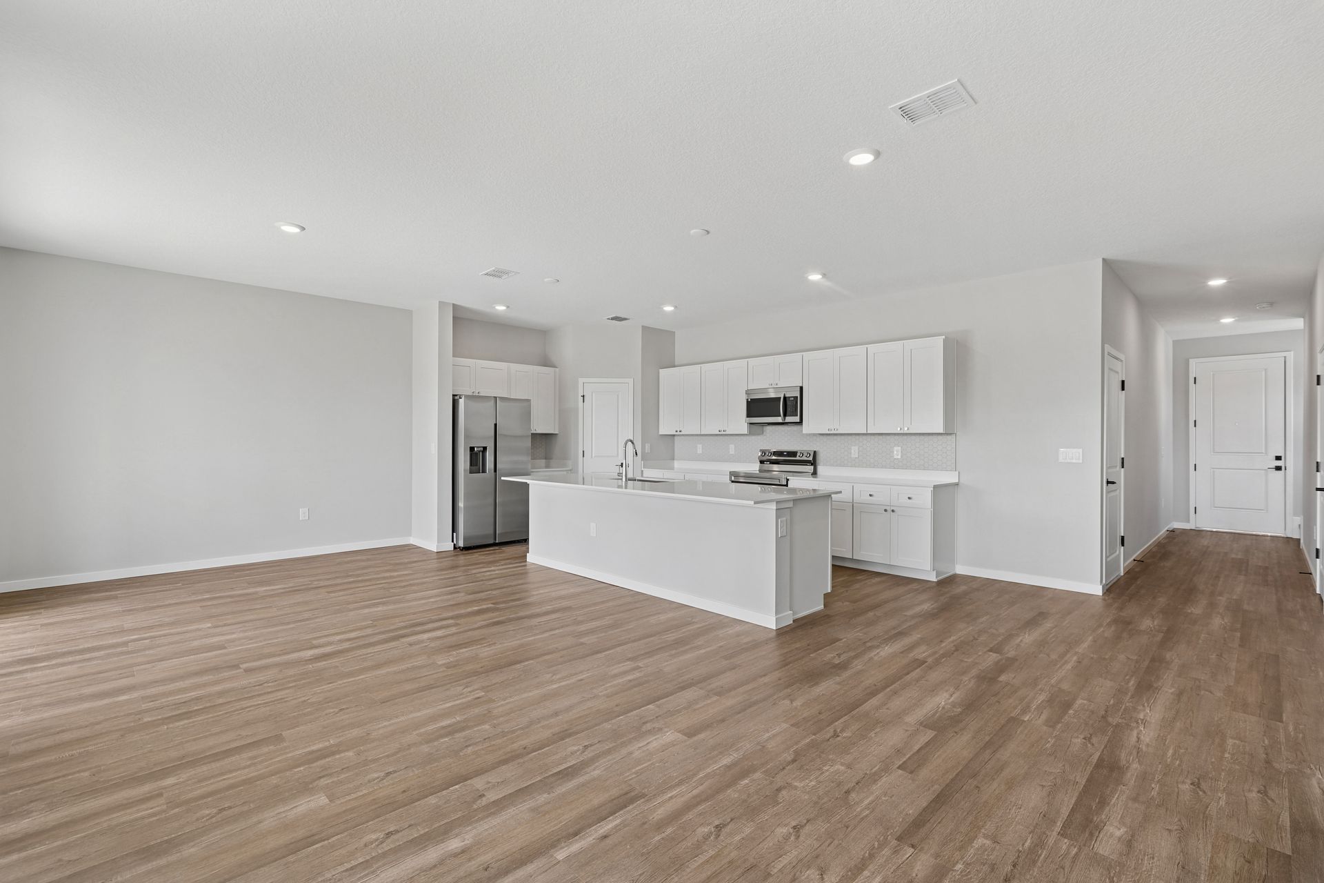 Expansive kitchen
