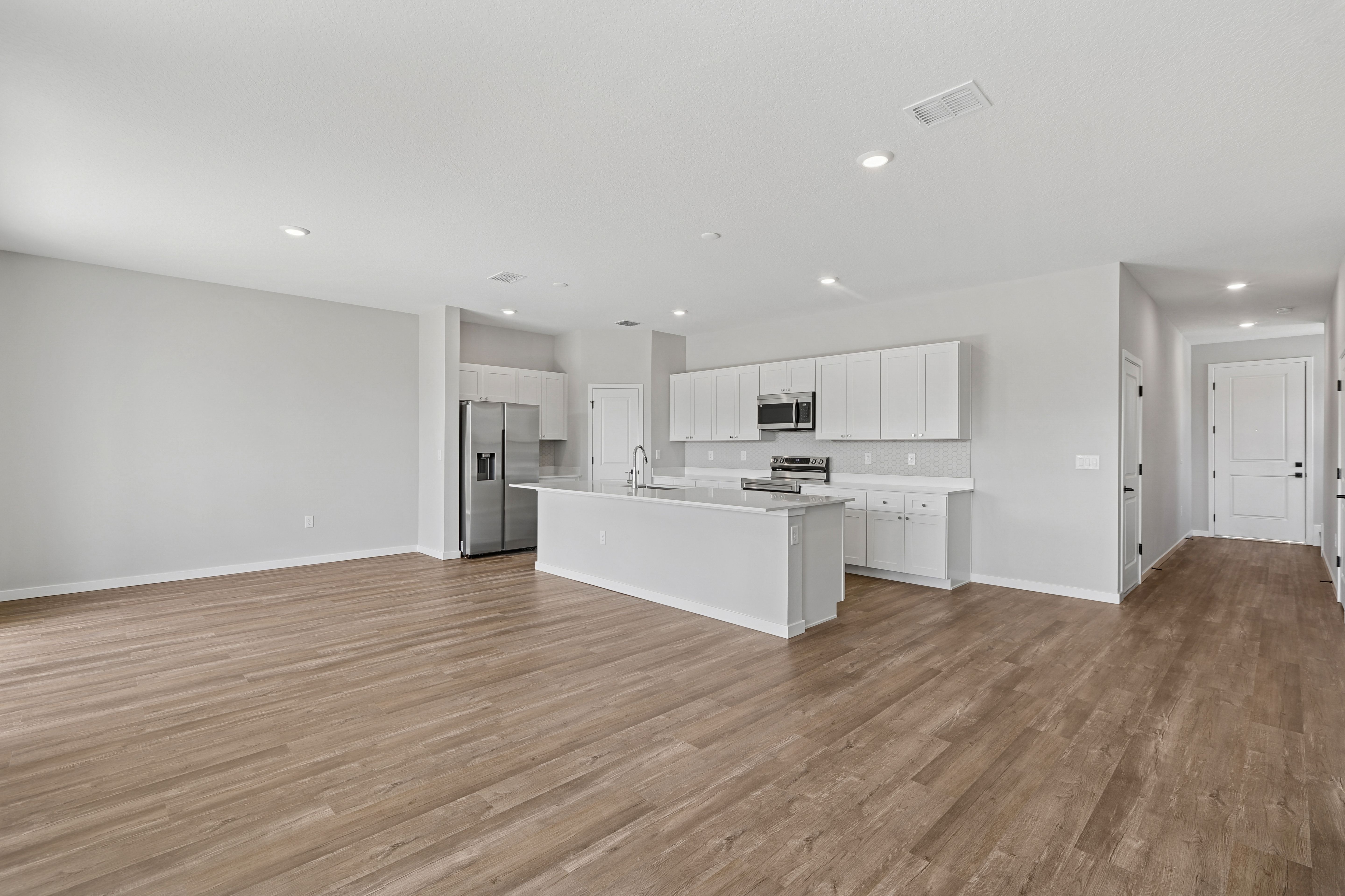 Expansive kitchen