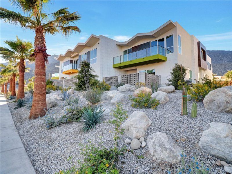 Retro at elan Townhomes por Far West Industries en Riverside-San Bernardino California