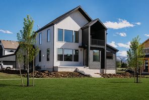 944 S Cloverfield Ct 267 (Glacier Farmhouse)