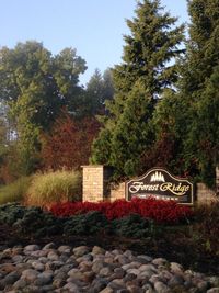 Forest Ridge on the Lake por Fielek Building en Detroit Michigan