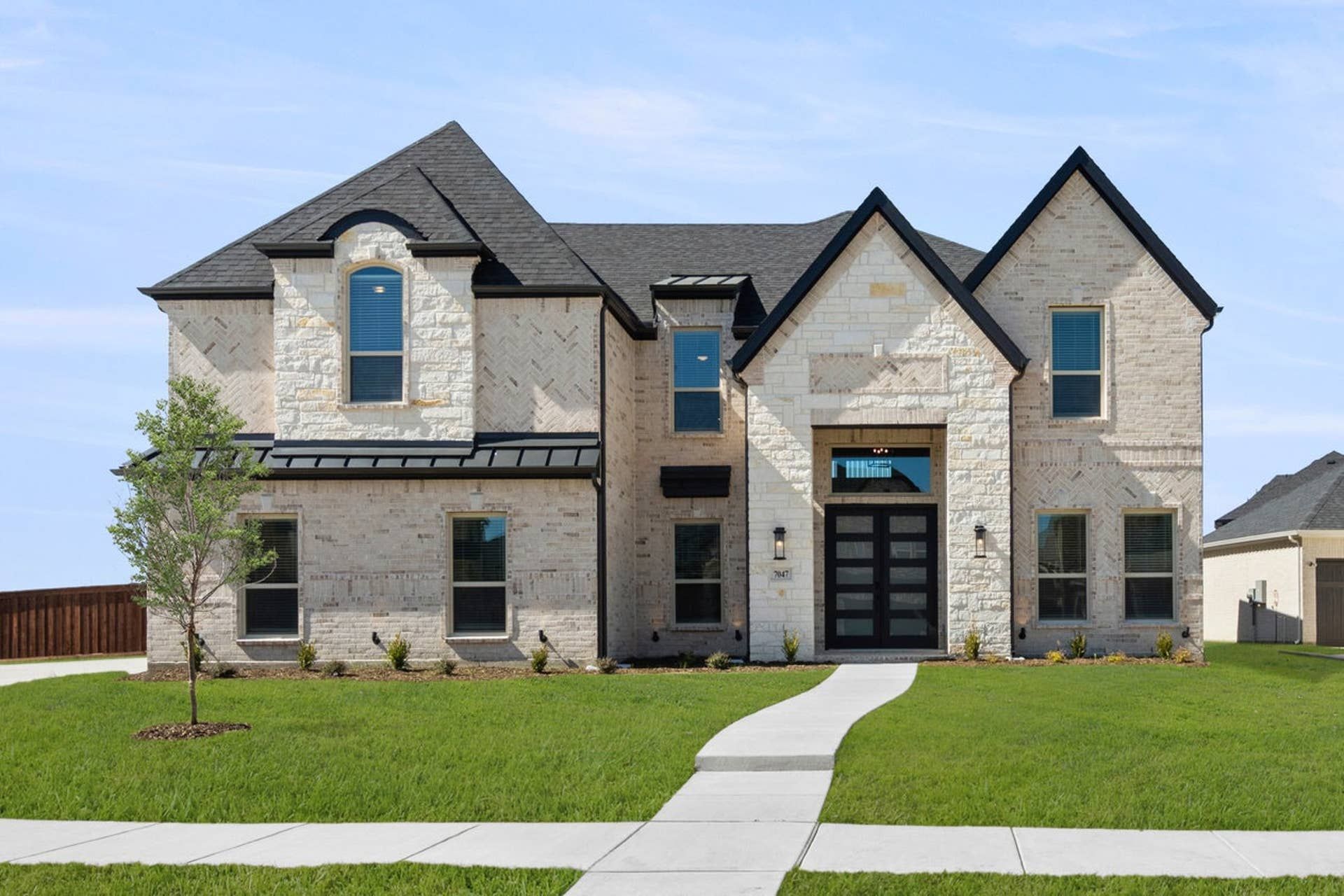 Remington 2F (w/Media) - Mira Lagos Crossing: Grand Prairie, Texas - First Texas Homes
