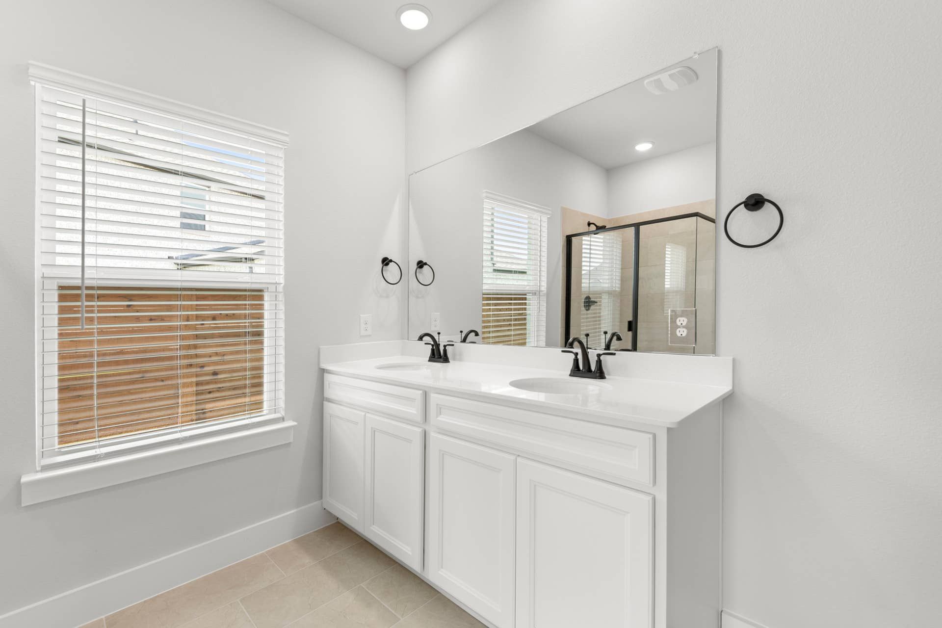 Modern bathroom with double vanity and large mirror.