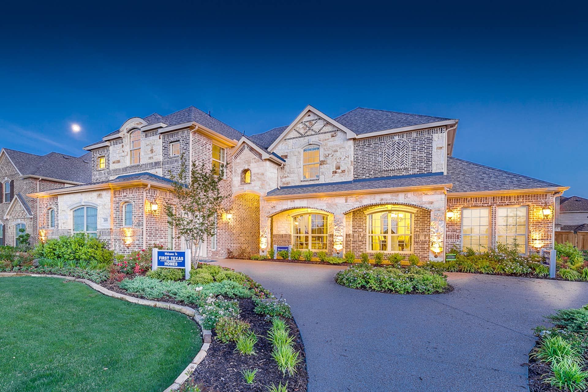 casa en Mira Lagos Crossing por First Texas Homes