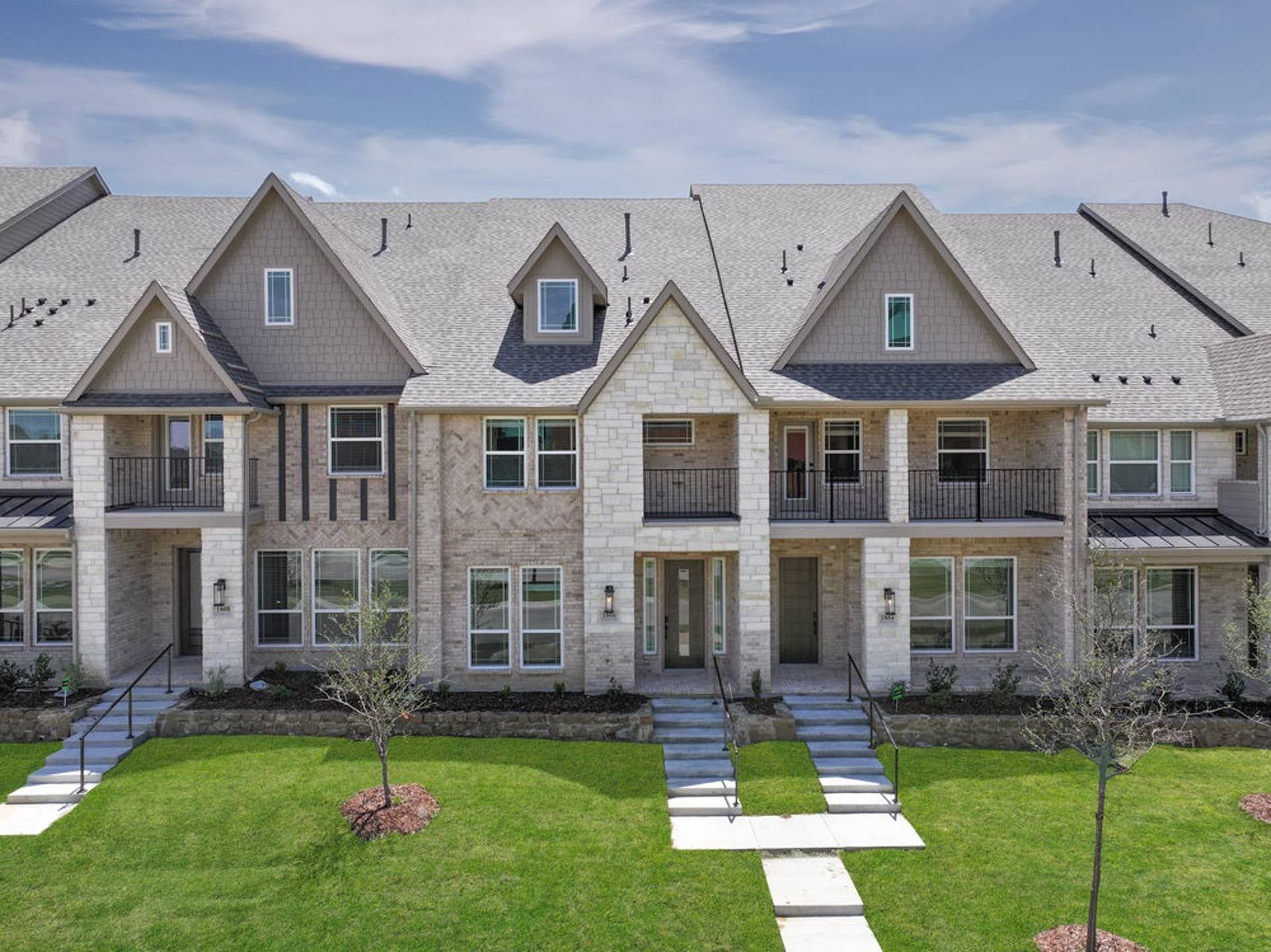 Dogwood R - The Abbey at Mercer Crossing				: Farmers Branch, Texas - First Texas Homes
