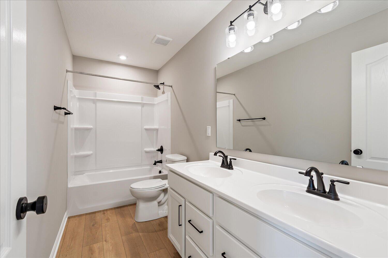 22-Full Bathroom