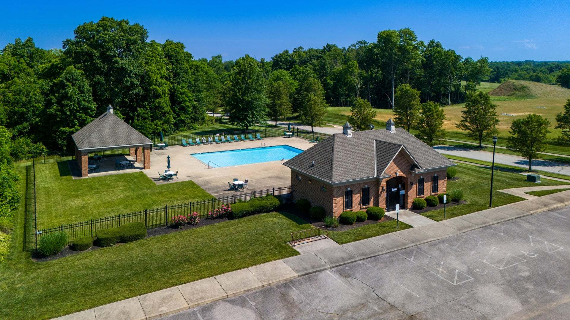 hunters-ridge_clubhouse_aerial_0fh0840_c