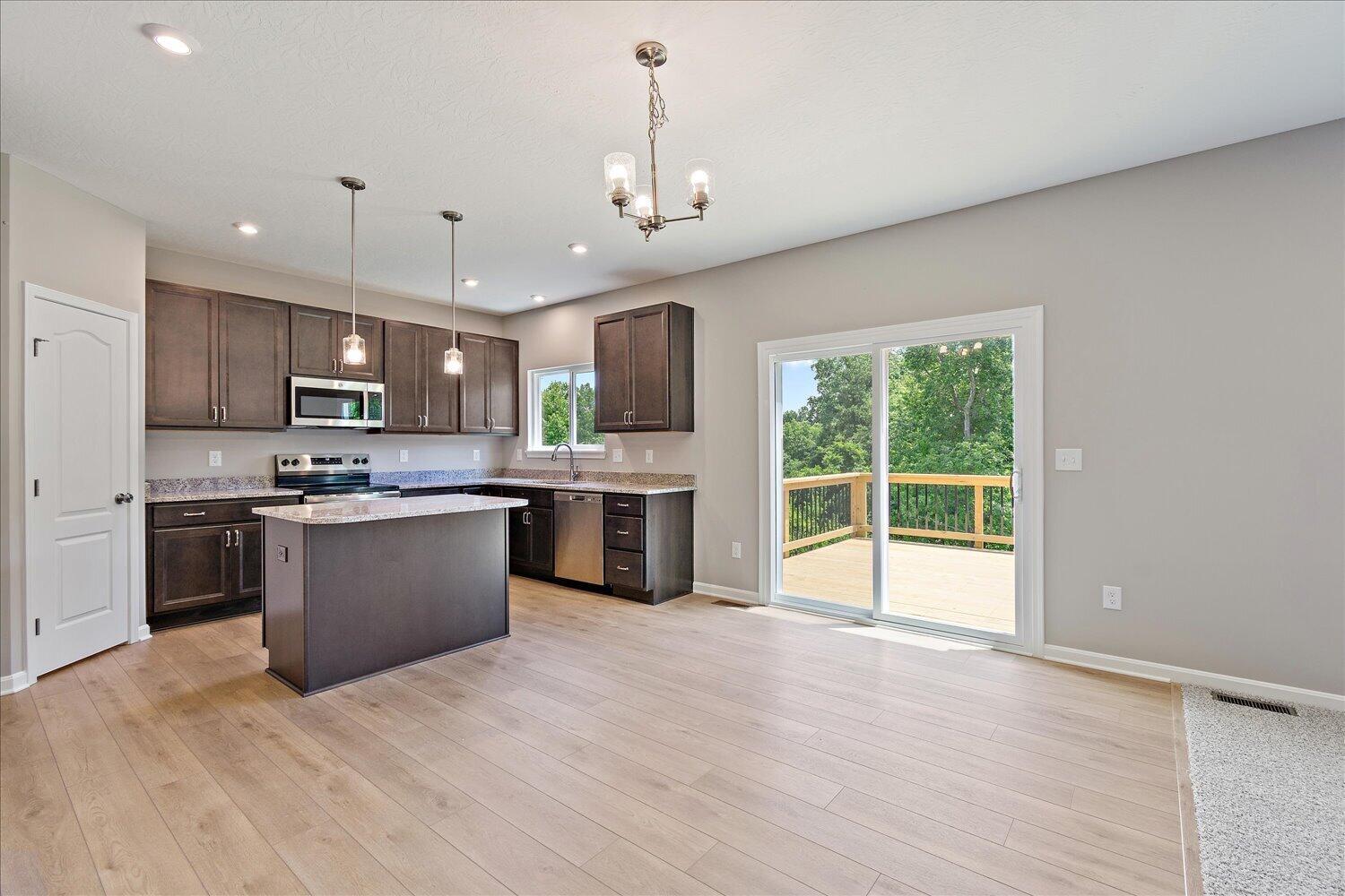 06-Dining Area