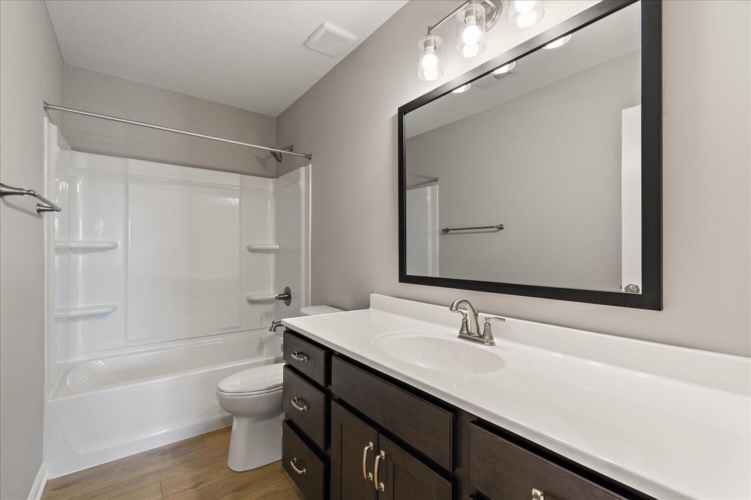 24-Full Bathroom