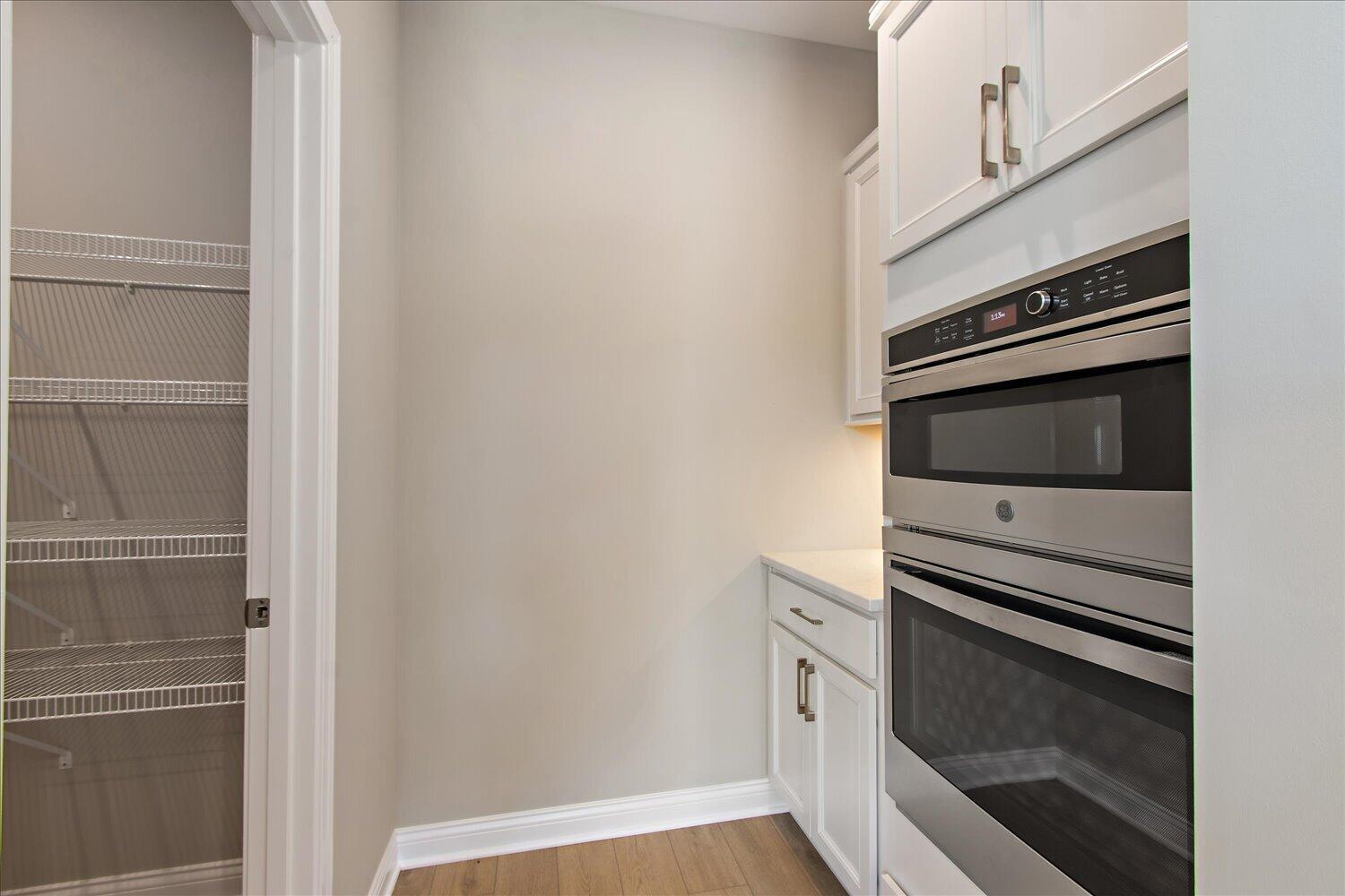 06-Kitchen and Pantry