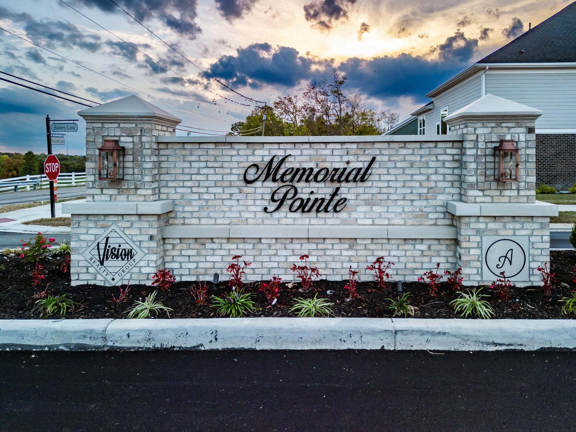 memorial-pointe_mep_entry-monument_0fh08