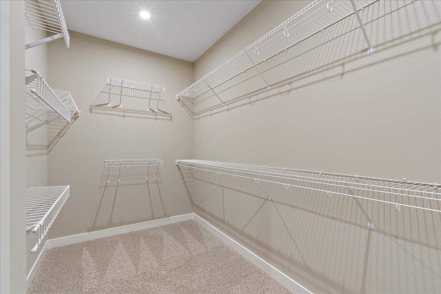 20-Walk in Closet