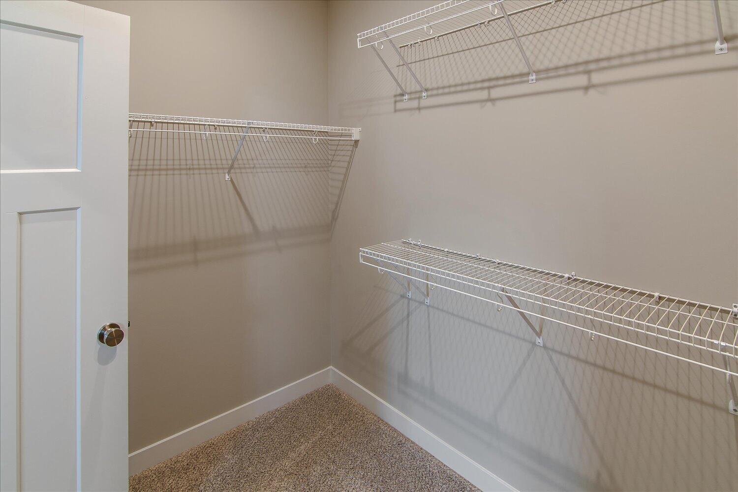 18-Walk In Closet
