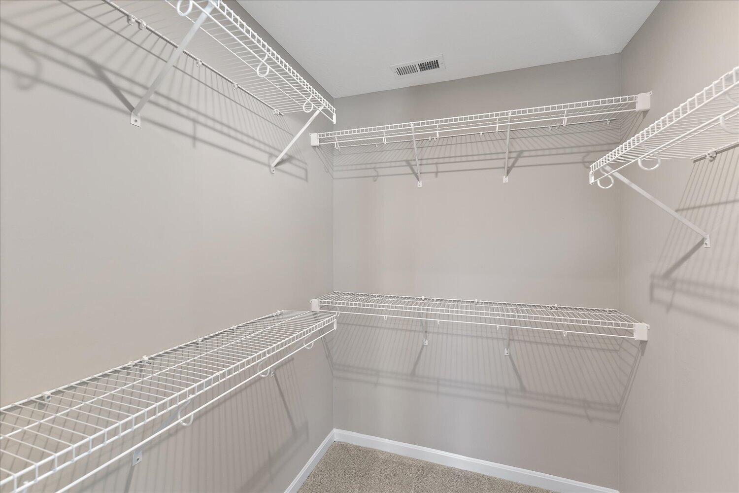 16-Walk In Closet
