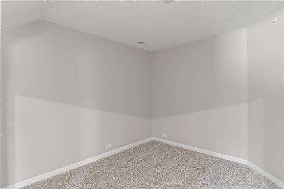 A spacious, unfurnished room awaits personalizatio