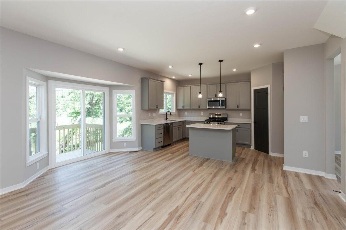 11-Breakfast and Kitchen