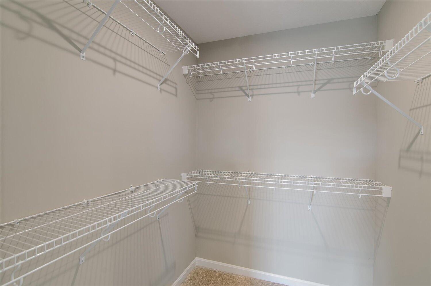 18-Walk In Closet