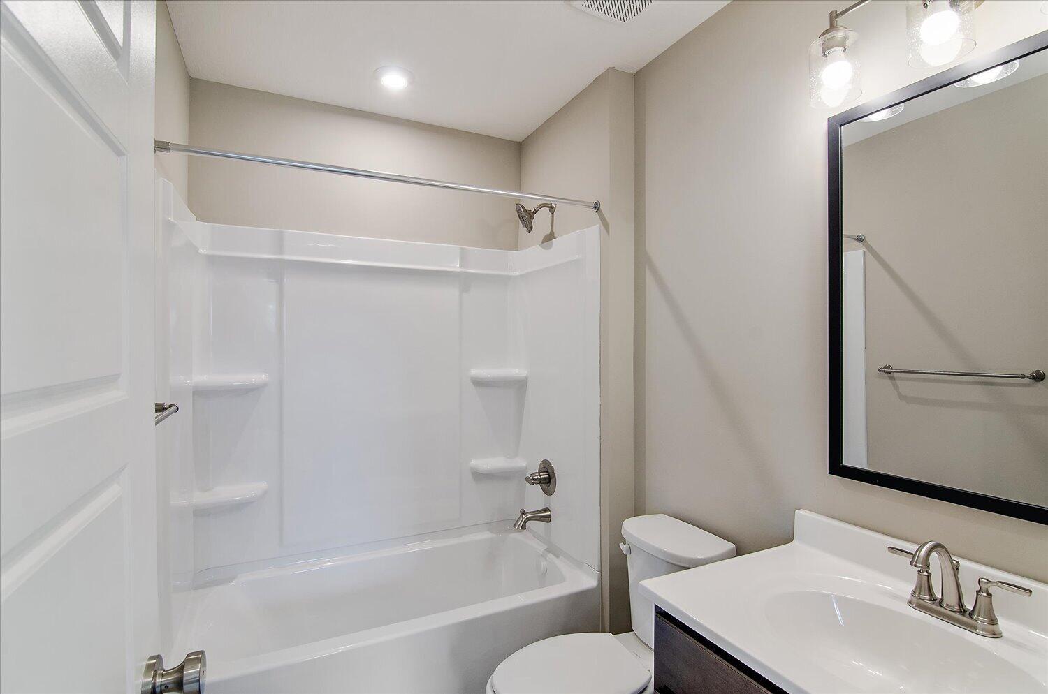 23-Full Bathroom