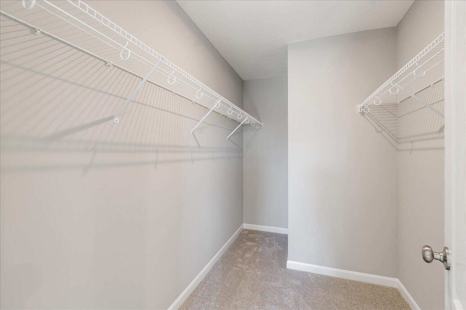 20-Walk in Closet