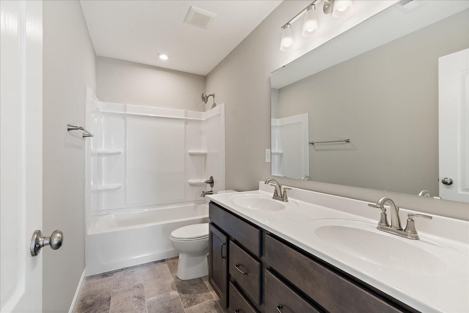23-Full Bathroom