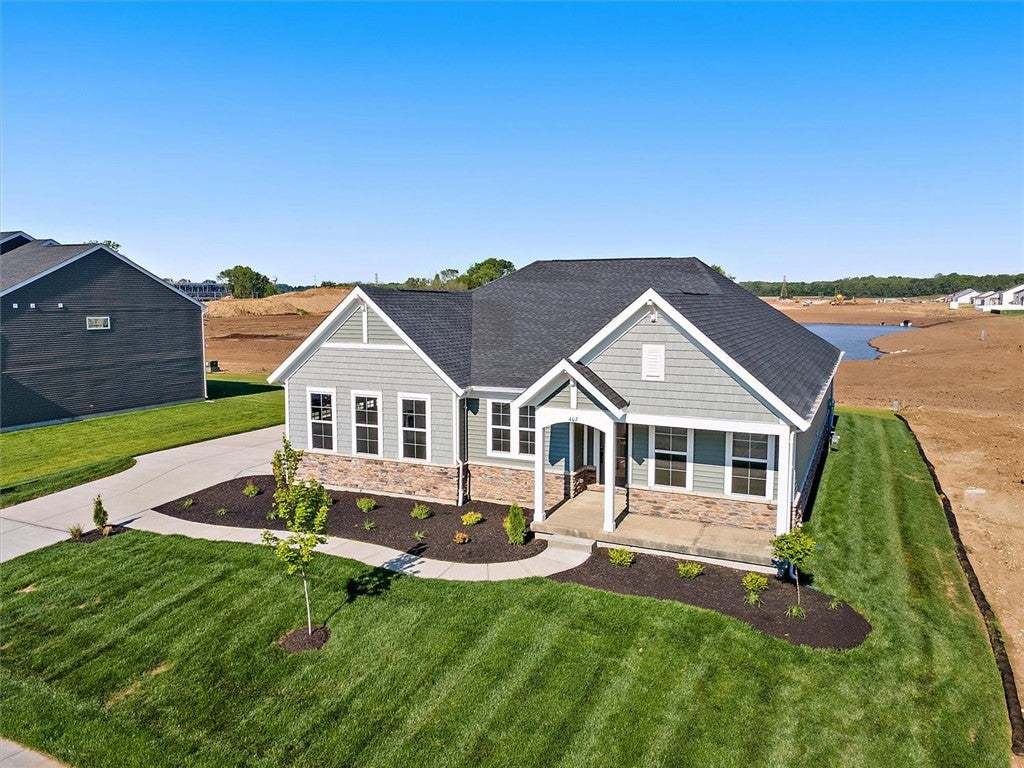 This newly built residence presents a charming ext
