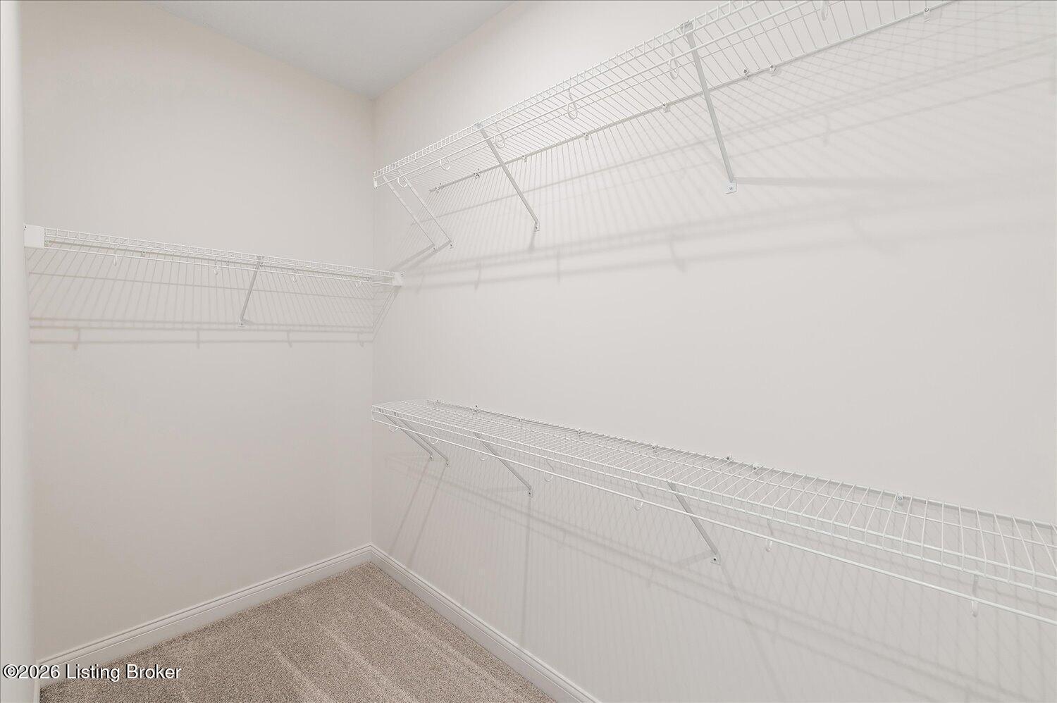 18-Walk In Closet
