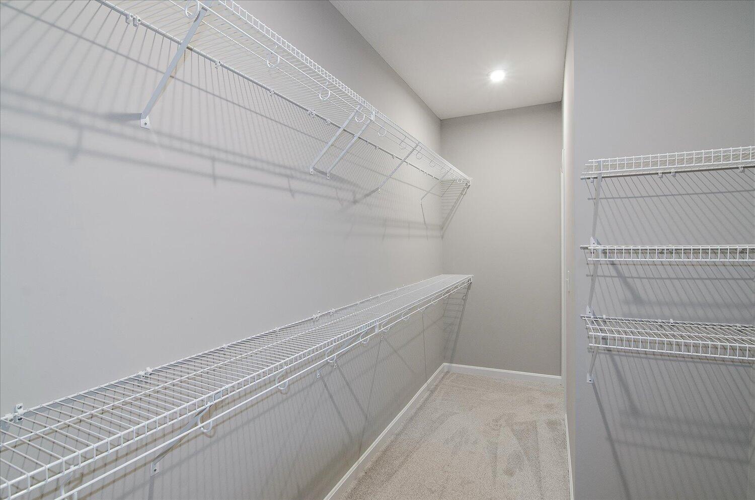 19-Walk In Closet