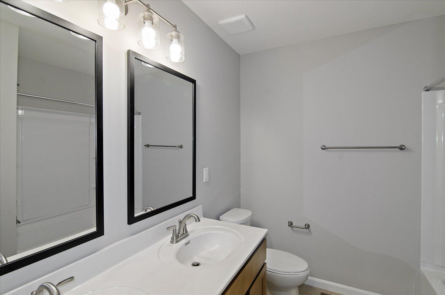 24-Full Bathroom