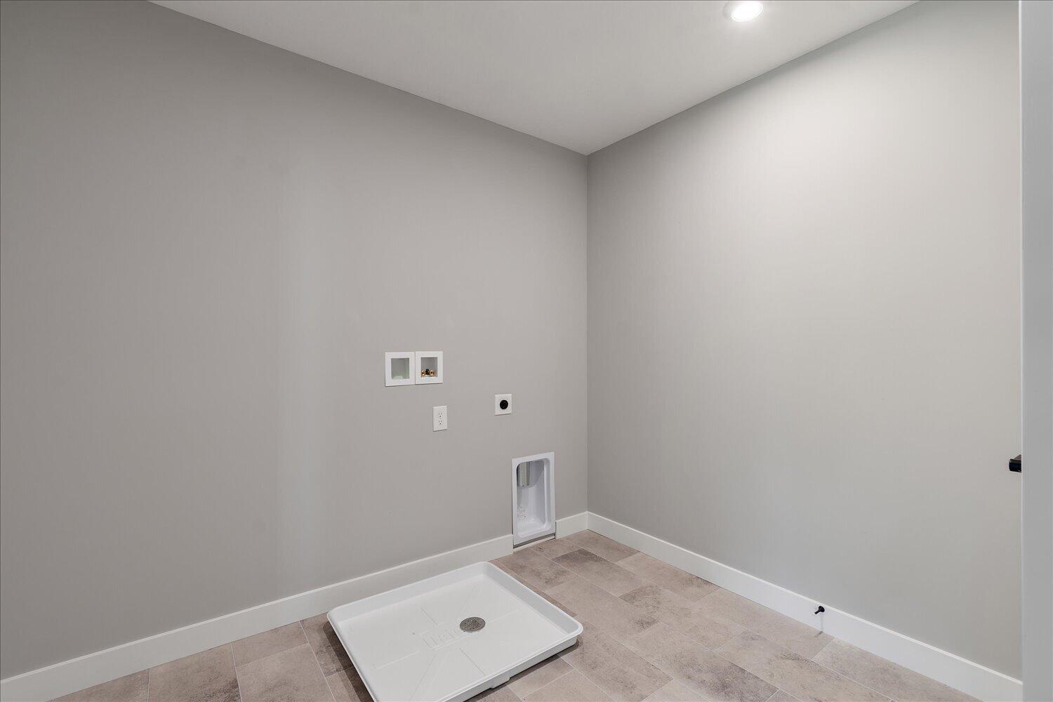 27-Laundry Room