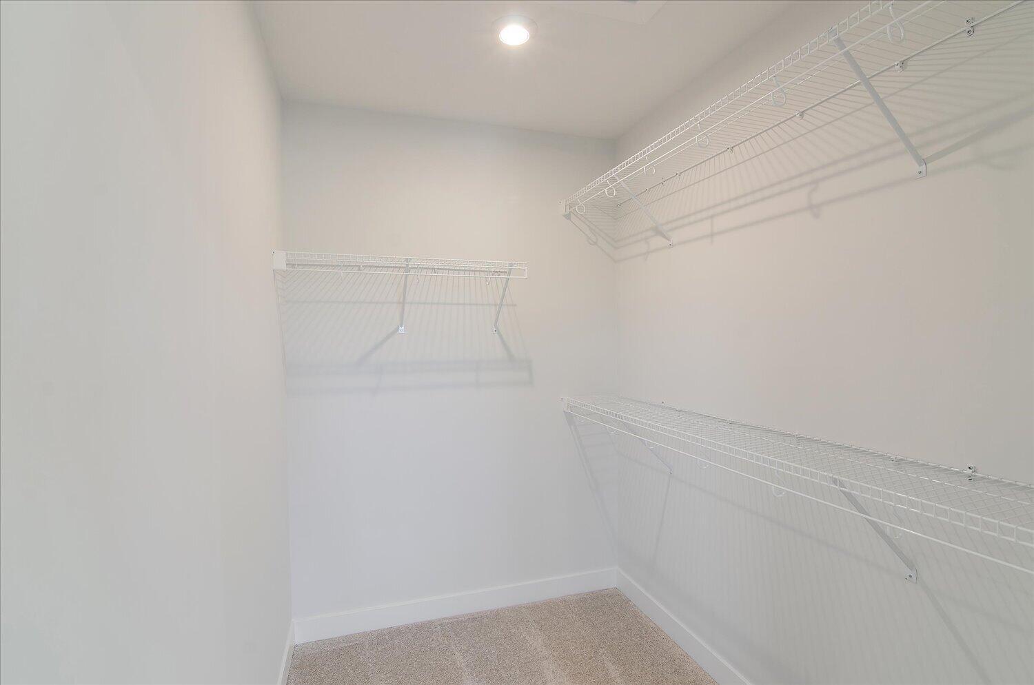 18-Walk In Closet