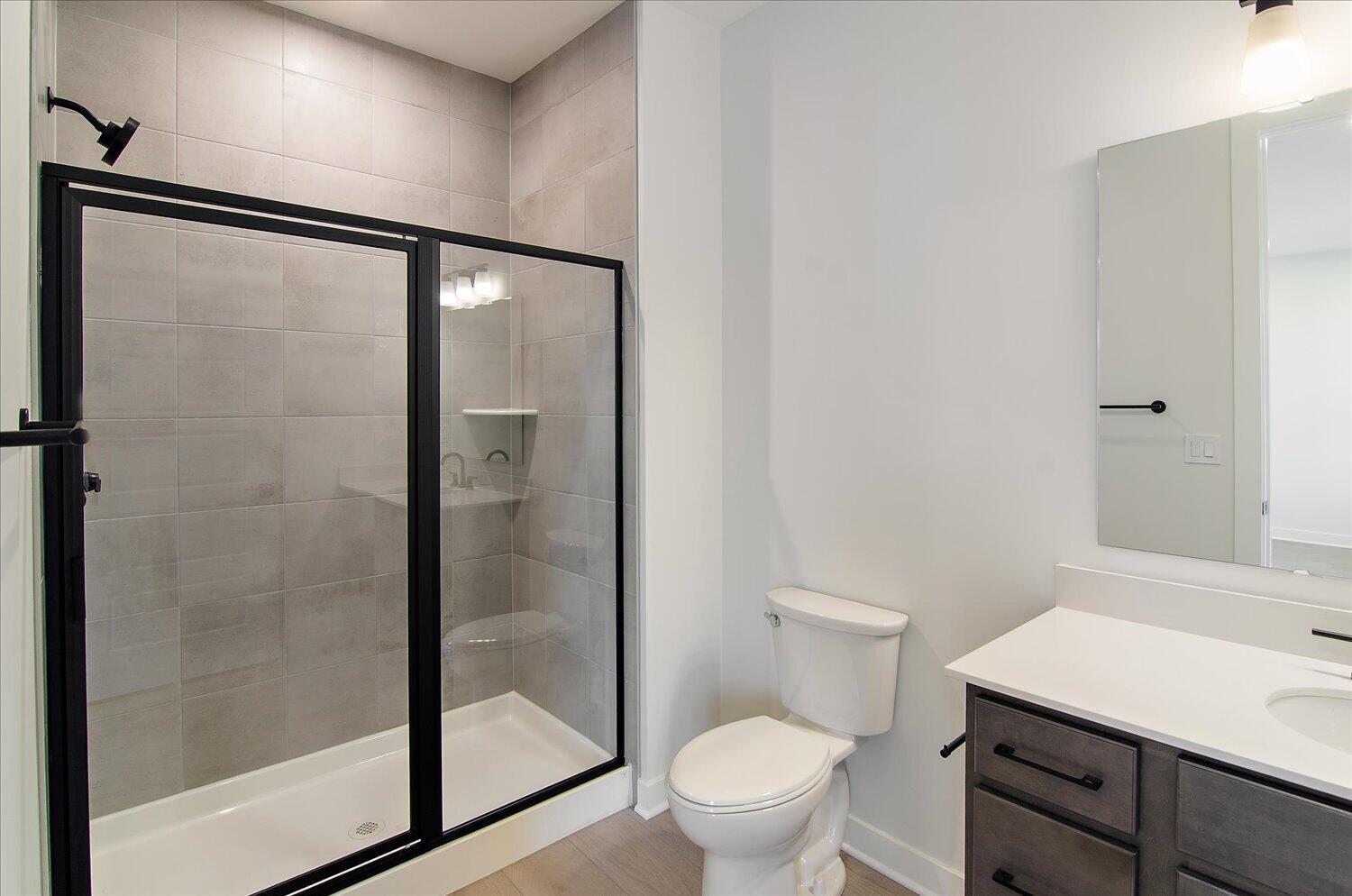 27-Full Bathroom