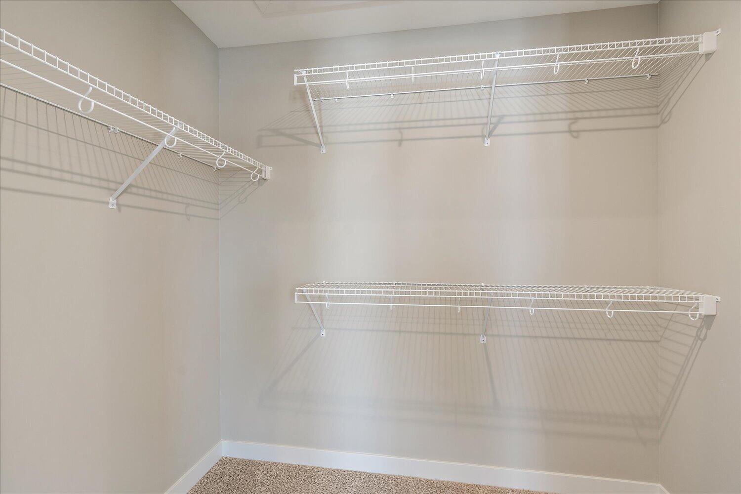 18-Walk in Closet