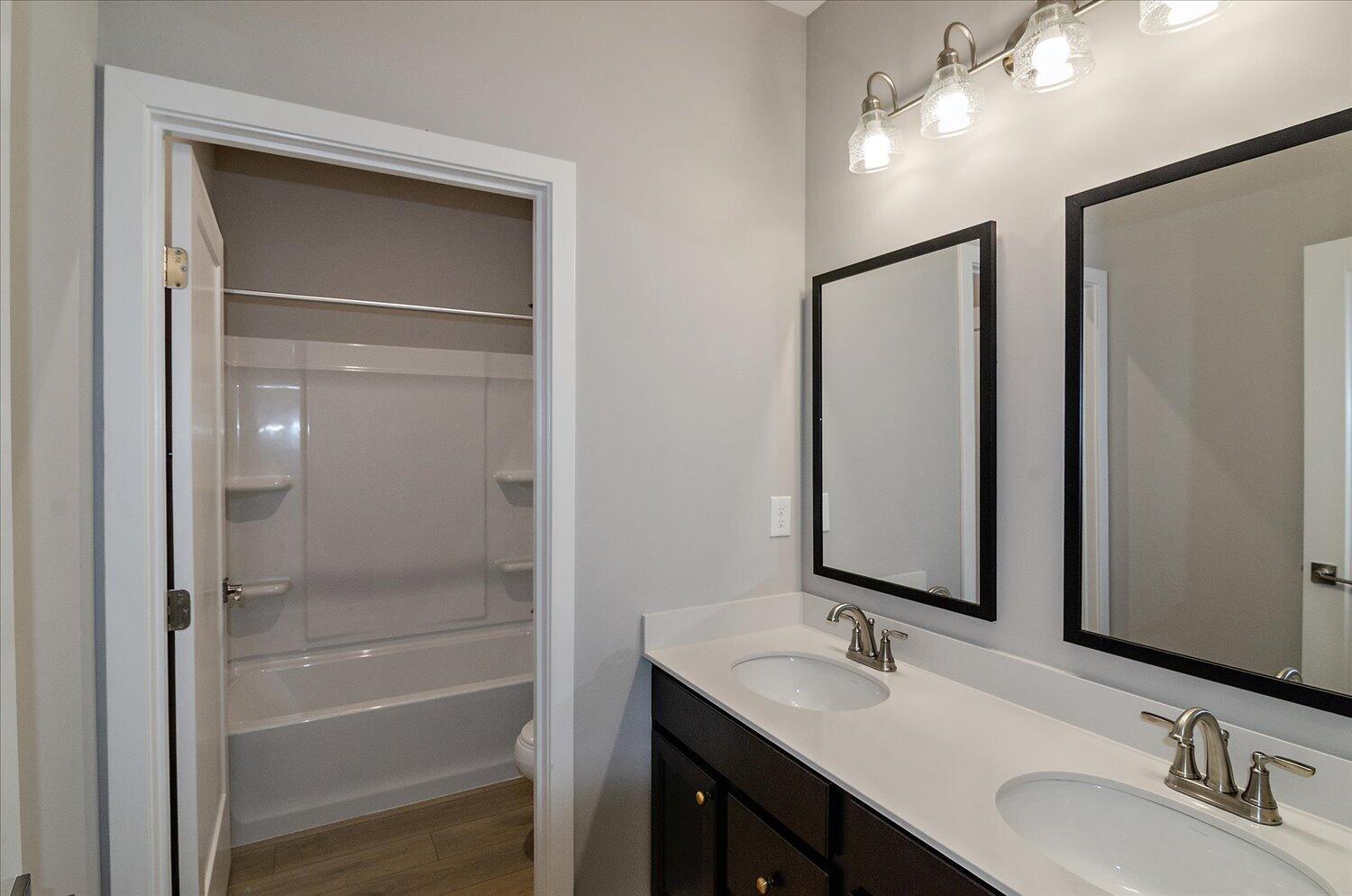 23-Full Bathroom