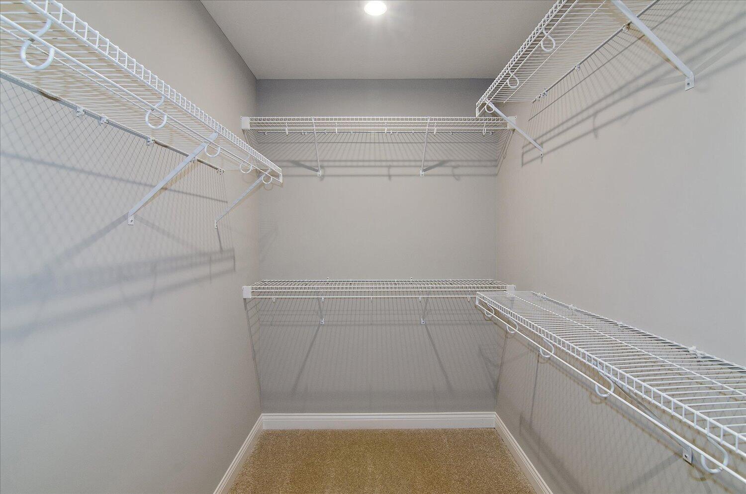 20-Walk In Closet