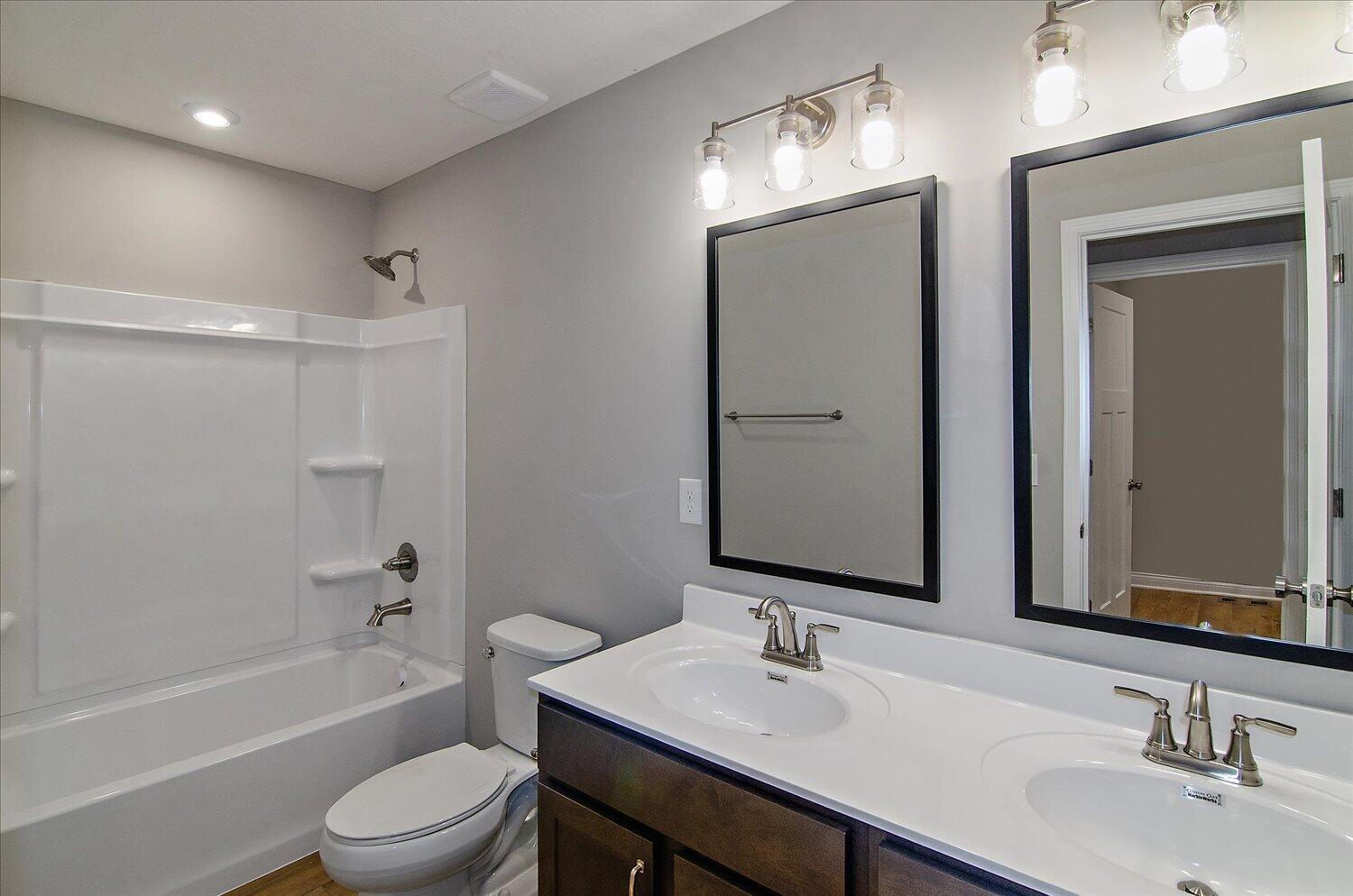 25-Full Bathroom
