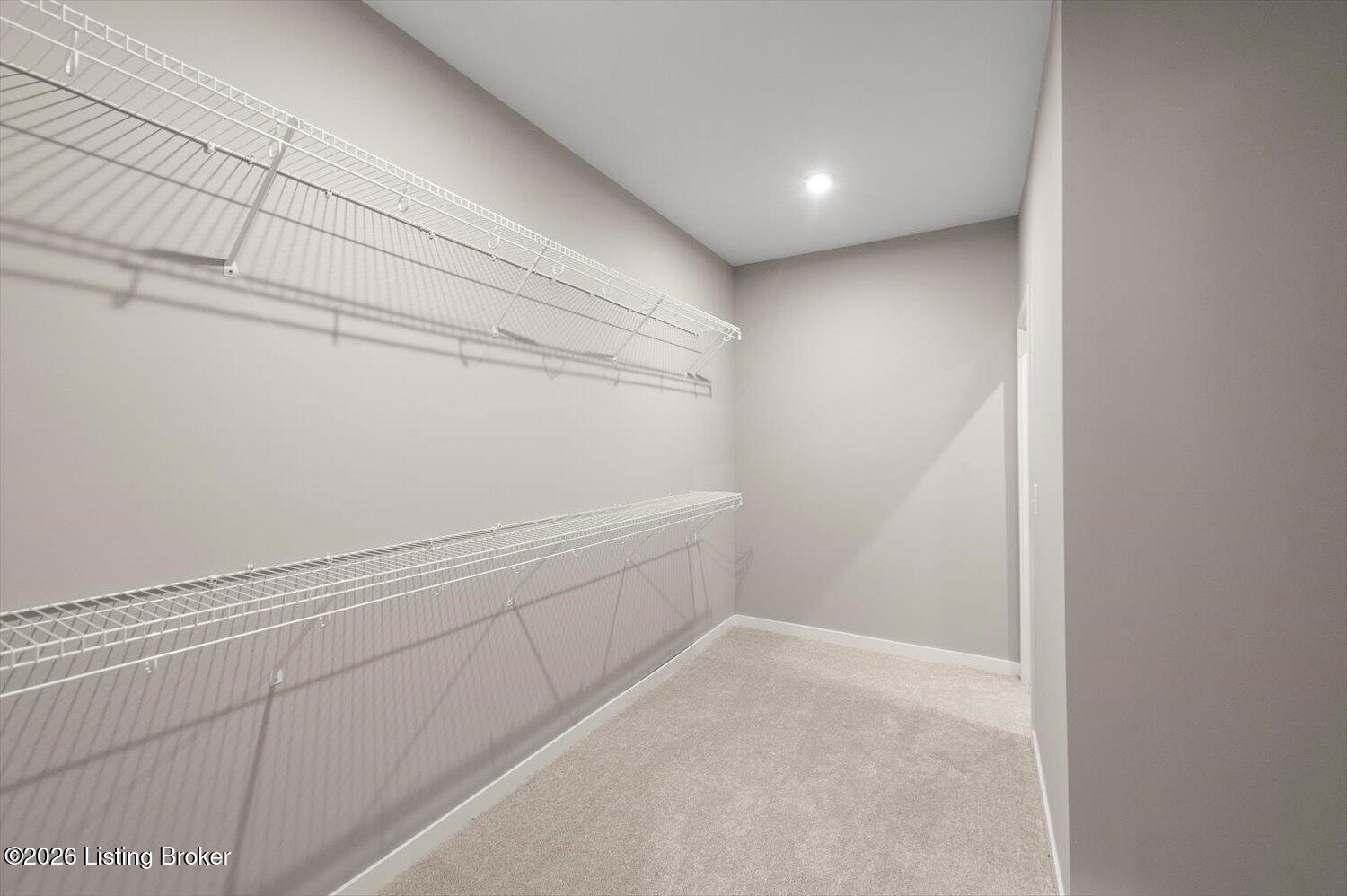 17-Walk In Closet
