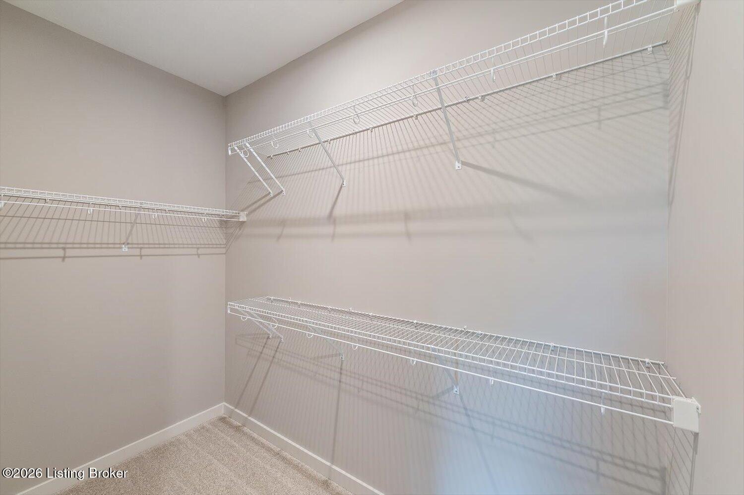 18-Walk In Closet