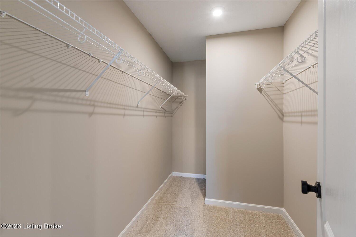 20-Walk in Closet