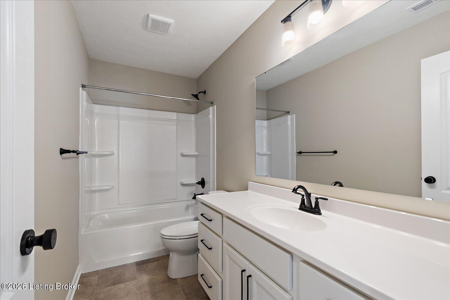 24-Full Bathroom