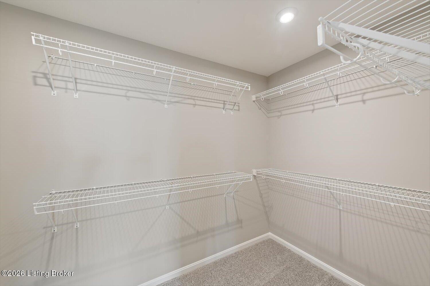 18-Walk In Closet