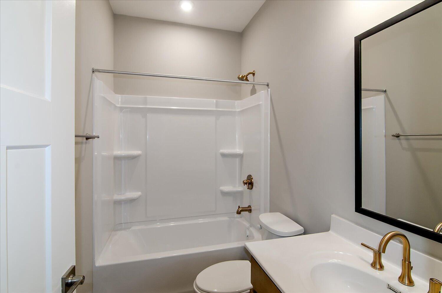 22-Full Bathroom