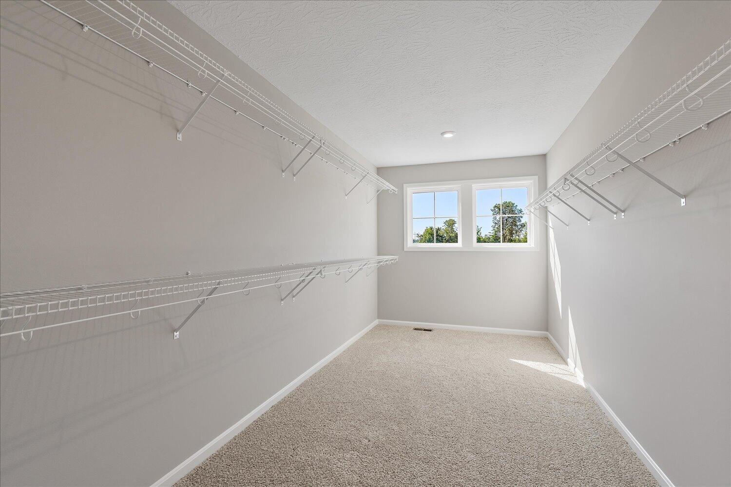 21-Walk in Closet